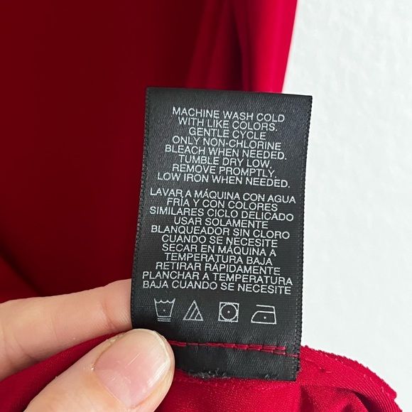 Norma Kamali Classic Boat Neck Stretch Sleeveless Blouse Top Red Medium - Picture 7 of 7